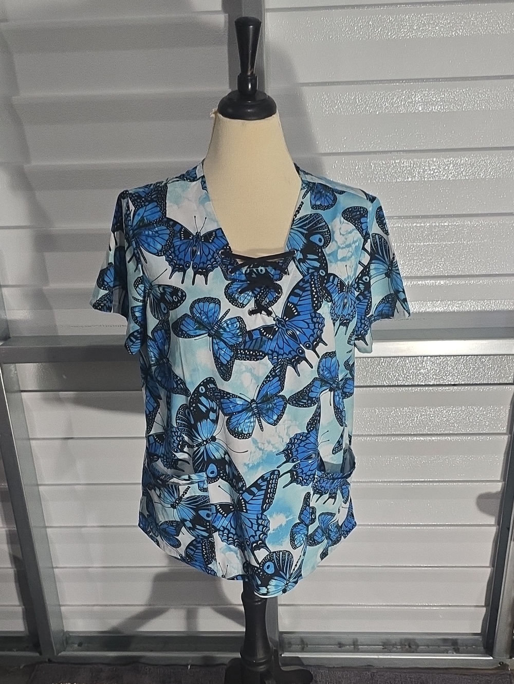 Easy Streych Blue Butterfly V-Neck Short Sleeve Women’s Scrub Top Size Large
